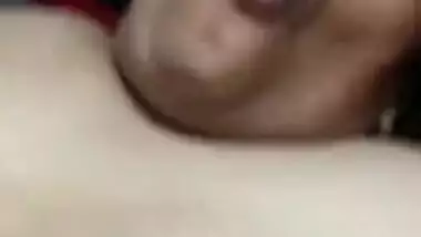 Desi wife exposes XXX sized breasts on camera in MMS homemade porn