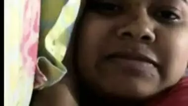 Solo sex video of Desi MILF who gently touches own XXX nipples in bed