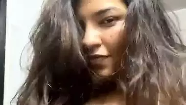 Seductive Indian girl topless big boobs showing selfie