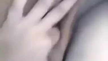 Horny Desi gal displays saggy tits and also fingers her XXX cunny