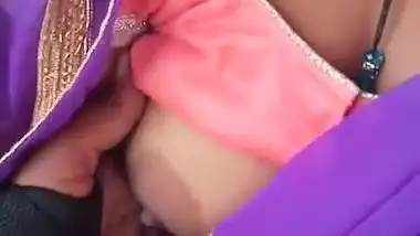 Bhabhi in park with lover, he playing with her boob
