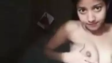 18-year-old unsatisfied wife strips and shoots her desi MMS