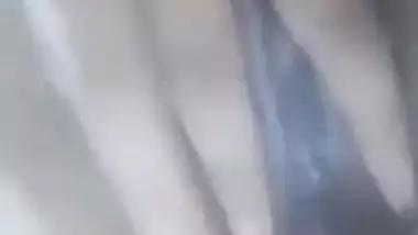 Cute village girl exposes her nude XXX curves in hot Desi video