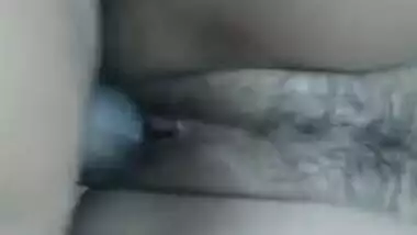 Indian guy during sex with GF records how dick slides into XXX cunny