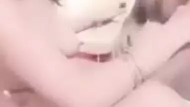 Husband drills wet slit of his young Desi wife for live XXX show