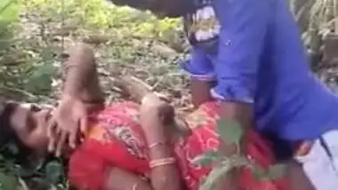 Jungle me bhabi ki chudai