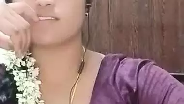 Telugu Chamet girl shows big laddoos on live chat