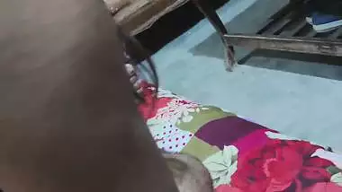 Naked girl from Ayodhya gives a handjob to her stepbrother