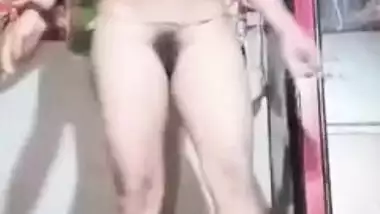 Desi girl is a possessor of awesome XXX parts she shows on webcam