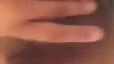 Today Exclusive-cute Nri Girl Record Nude Selfie Video Part 1