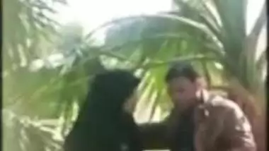 Cheating Paki aunty sucks dick outdoor in the park and swallows cum, Desi mms