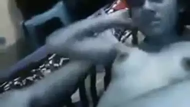 Skinny Desi girl lets boyfriend make MMS video during XXX coupling