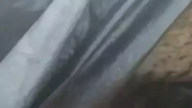 Horny man fucks a desi randi in a plastic hut on the road