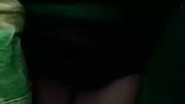 Teen Desi chick gets it on alone with toothbrush in solo XXX show