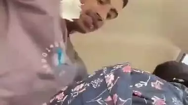 Girl seduces her lover in car and enjoys desi outdoor sex