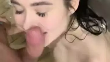 Трахнул сладкую шлюшку в душе !