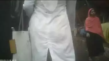 Bangladshi Girls asses from behind