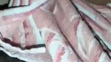 Smiling Desi XXX housewife giving a wet blowjob to her husband’s friend MMS