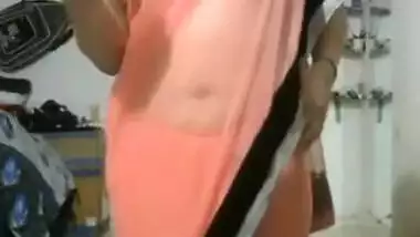 Sexy Desi Babe AAliah On Cam in Saree Without Blouse Shows Boob Pussy and Ass