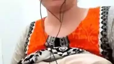 Beautiful Paki Office Girl Getting Horny on Night Sift So She Started Enjoying wid BF Part 1