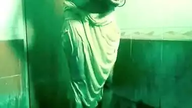 Married guy can jerk off watching porn video where Indian takes a shower