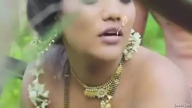 Desi Bhabhi Ko Khet Me Ki Chuday