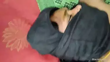 I love to fuck my cunt with carrot when I'm home alone, Desi mms porn