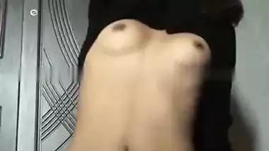 Sexy girl takes a huge dildo in her cunt in Indian mms porn