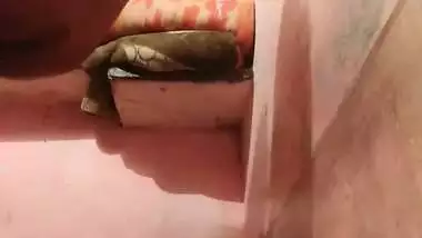 Man bangs a young girl badly in the desi sex video