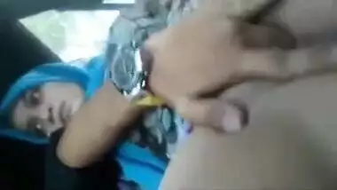 Desi teacher Bhabhi pussy fingering in car by bf moaning
