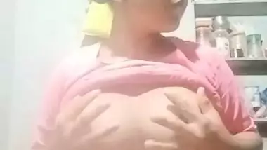 Horny Desi Girl Shows her Boobs and Pussy 2 Clips Part 1