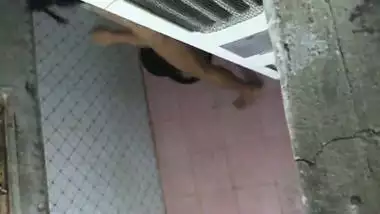 Indian maid bathing voyeur video