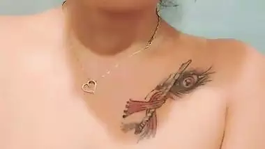 Indian nude milf shows her big boob and pussy on camera