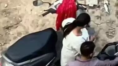 Man pays a whore and fucks outdoors in Indian xxx MMS