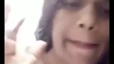 Desi gf showing booobs and pussy