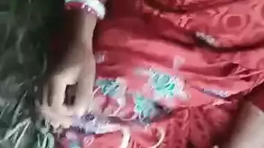 Desi Bhabhi Giving Blowjob Outdoors MMS
