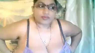 Busty Indian wife camsex chat with her facebook sex partner