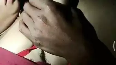 Masseuse chews the juicy boobs of Bhabhi in Desi porn