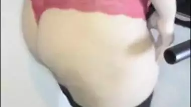 Leah Jaye In British Indian Slut Strips Whilst Working Out On Treadmill