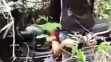 Nepali couple’s outdoor xxx video on a bike