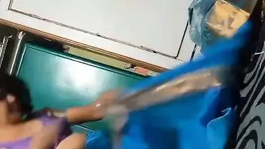 Hot mom dress change boobs show viral topless clip