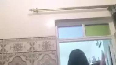 Desi possessor of succulent titties performs a porn dance on webcam