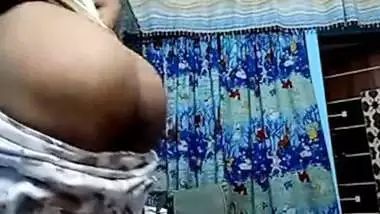 Indian girl nude MMS of a big boob girl showing her ass