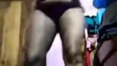 Desi bhabi fingering pussy