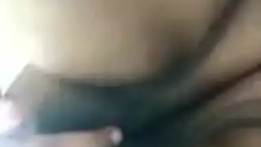 Short-haired Desi Bhabhi licks saggy boobs and fingers XXX twat in bath