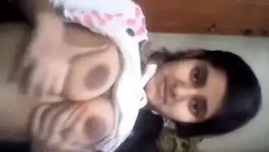 Sonia show her boobs Lahore