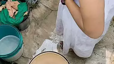 High quality bathing video of sexy bhabhi with boob show