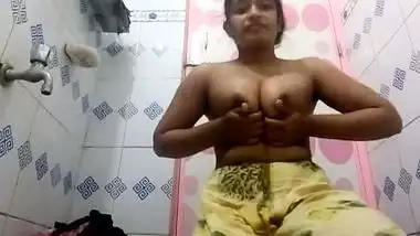 Desi bathroom striptease video