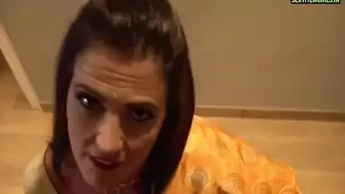 Diana Rius - Chachi Ne Bade Bete Ka Lund Choos Ke Apni Chut Chudwa Li