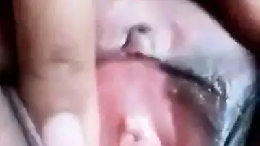 A desi nude Indian girl exposes her naked body in MMS